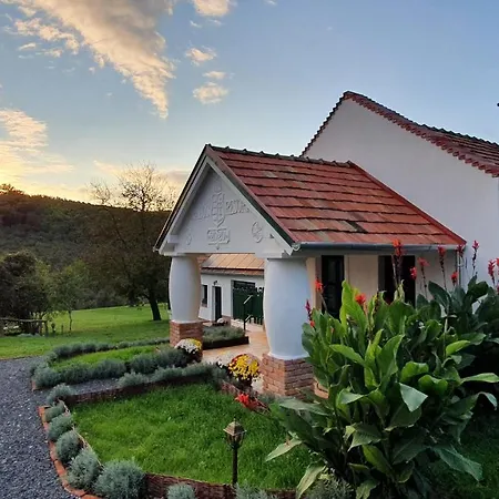 לינה וארוחת בוקר Palos