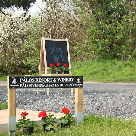 Oda ve Kahvaltı Palos Zalacsány