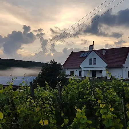 לינה וארוחת בוקר Palos