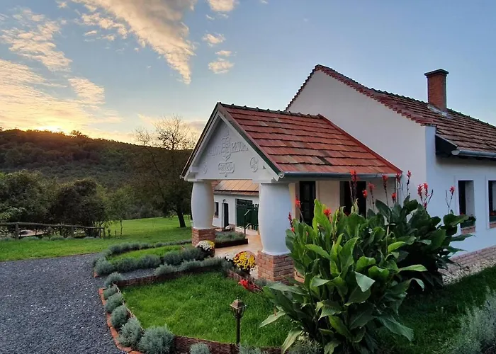 לינה וארוחת בוקר Palos