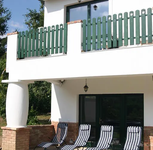 לינה וארוחת בוקר Palos Zalacsány