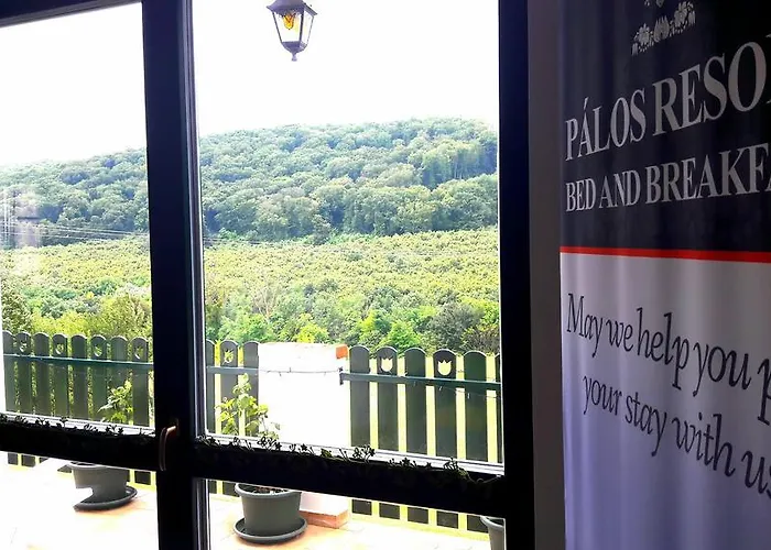 לינה וארוחת בוקר Palos 4*